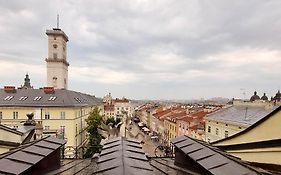 Апартаменти на Площі ринок 3